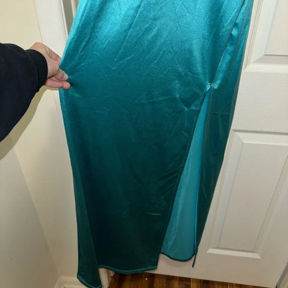 Elegant Teal Maxi Dress - Picture 2 of 6